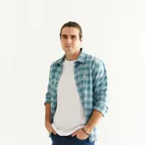 Camisa de leñador celeste y turquesa a cuadros, de algodón peinado.
