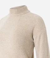 Buzo suéter de chenille color azul marino, con cuello alto y rib en puños, cuello y bajo.