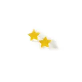 Par de aros pequeños con forma de estrella color amarillo.