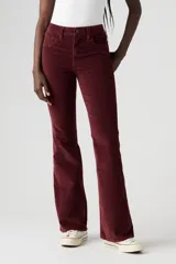 Jean de tiro alto color bordó, con corte flare y confeccionado en tela de corduroy.
