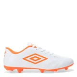 Championes de fútbol Umbro modelo Classico II HG, color negro con detalles en blanco. Presentan un diseño clásico con costuras reforzadas en la puntera para mayor control y durabilidad, cierre con cordones y suela con tapones diseñados para superficies firmes.