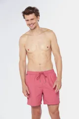 Short de baño liso color verde esmeralda, con cintura elástica y cordón ajustable.