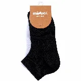 Par de soquetes lisos de la marca Mistral, de corte corto, confeccionados en mezcla de algodón, nylon y spandex.
