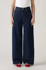 Jean de corte baggy con tiro medio y pierna ancha, confeccionado en denim de color azul oscuro sin elasticidad.