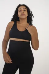 Calza negra de lycra con faja alta modeladora.