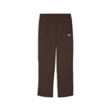 Pantalón cargo de corte relajado color marrón chocolate, con bolsillos laterales tipo cargo y logo de la marca bordado en blanco en la parte superior.