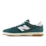 Championes New Balance modelo Numeric 440, color verde oscuro con detalles en blanco y suela de goma. Diseñados para skate y uso diario, con capellada de gamuza y malla, y el logotipo "N" característico en los laterales.