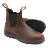 Bota tipo Chelsea de cuero premium marrón, con diseño de caña media, elásticos laterales negros y suela de TPU de alta durabilidad. Cuenta con tiradores en la parte superior para facilitar el calce.