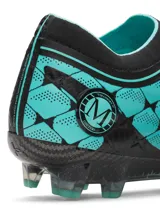 Championes de fútbol Under Armour UA Magnetico Elite Mansory, color negro con detalles en verde menta. Presentan parte superior UA Clone con impresión 3D, cuello de punto y suela con tacos mixtos para superficies naturales firmes.