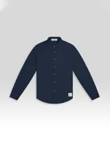 Camisa azul marino de lino y viscosa, de manga larga con botones de madera y parche con logo.