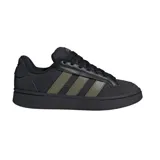 Championes Adidas modelo Grand Court Alpha, color negro con las tres tiras características en verde militar y suela negra.