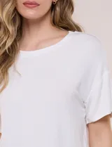Remera básica de silueta amplia y corte boxy de la marca Cable & Gauge, color verde militar, con cuello redondo y mangas cortas de hombro caído.