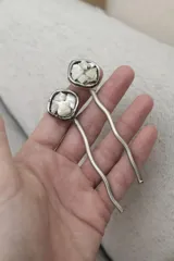 Aros colgantes de alpaca con incrustaciones de nácar.