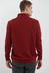 Remera de manga larga con medio cierre frontal, confeccionada en tejido de punto acanalado con puños elásticos a tono.