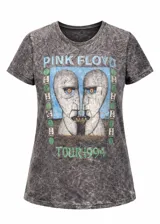 Remera de algodón con efecto acid wash, cuello redondo y mangas cortas. Presenta un estampado frontal icónico de la banda Pink Floyd correspondiente al tour de 1994.