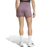 Short deportivo Adidas Pacer Essentials color lila, con cintura elástica, logo estampado en el ruedo y tecnología Aeroready.