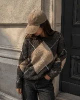 Gorra clásica color tostado con visera curva y diseño liso.