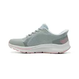 Championes deportivos Skechers Go Run Consistent 2.0, color gris con detalles en rosado y blanco, con diseño slip-on y cordones elásticos.