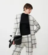 Cardigan alargado de punto con estampado de cuadros grid, manga larga y abertura total.