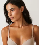 Soutien básico de microfibra color blanco, modelo Sustentación, con relleno y breteles regulables.