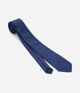 Corbata clásica de textura satinada en color azul marino, con diseño liso y acabado elegante.