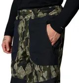 Pantalón de esquí Columbia Coreshot Printed Omni-Tech, impermeable y transpirable, con diseño camuflado en tonos verdes y negro, con refuerzos en zonas clave, bolsillos con cierre y ventilación en las piernas.