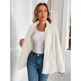 Campera de corderito color blanco, con cierre frontal completo, cuello alto y bolsillo frontal con cierre. Presenta un diseño forrado y cálido, ideal para la temporada de invierno.