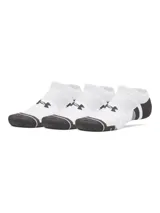 Pack de tres pares de medias cortas Under Armour, color blanco con puntera y talón en gris oscuro, y logotipo de la marca en el empeine.