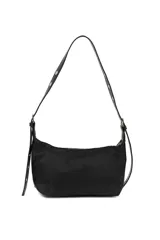 Bandolera negra de poliuretano con correa ajustable y cierre superior. Presenta detalles de ojales metálicos en los laterales de la correa.