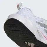Championes de entrenamiento Adidas Rapidmove Go, diseñados para actividades de alta intensidad y gimnasio. Presentan un exterior de malla transpirable en color blanco con las icónicas tres tiras laterales en gris y detalles en fucsia. Incorporan tecnología Lightmotion en la mediasuela para una amortiguación ultraligera y tecnología Climacool para mayor frescura.