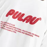 Remera de algodón con corte oversize, color verde azulado, con cuello redondo y estampado frontal en relieve con logo de la marca.
