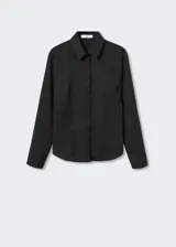 Camisa básica de algodón color negro, con cuello camisero, manga larga con puños abotonados y cierre frontal de botones.