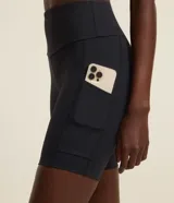Bermuda deportiva Get Over de poliamida color negro, de tiro alto y diseño ajustado tipo biker, sin estampado.