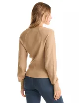 Buzo de tejido combinado marca Zac & Rachel, color beige, con cuerpo de punto acanalado y mangas con diseño calado. Presenta cuello redondo y puños ajustados.