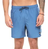 Short de baño Quiksilver de color azul con franja lateral estampada con flores y hojas, cintura elástica con cordón de ajuste y bolsillo trasero.