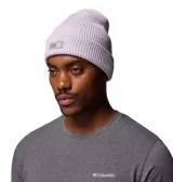 Gorro tipo beanie de punto acanalado en color lavanda, con parche de la marca Columbia en el frente.