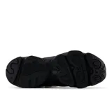 Championes New Balance 1000 color negro con detalles en verde lima.