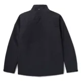 Chaqueta técnica negra de Caterpillar, diseñada con tecnología Storm Blocker+ para protección contra agua y viento. Cuenta con capucha ajustable y extraíble, cierre frontal completo con protector de barbilla, bolsillo en el pecho y bolsillos laterales con cremalleras impermeables, y logo de la marca en el brazo.