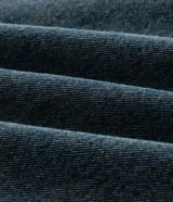 Pantalón de jean wide leg color azul, de tiro medio con bolsillos cargo laterales y diseño amplio en las piernas.