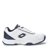 Championes deportivos Lotto de cuero sintético color negro, con cordones al tono, suela de goma resistente y detalles perforados en la puntera y laterales.