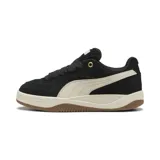 Championes Puma modelo Park Luna SD, de estilo urbano con capellada de gamuza negra y detalles en color arena. Presenta la icónica franja lateral de la marca en contraste, entresuela de goma y suela de caucho color caramelo.