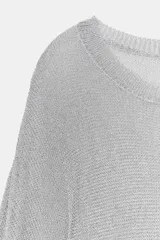 Jersey de punto con acabado metalizado, cuello redondo y manga larga con sisa ancha de diseño holgado.