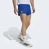 Short de running Adidas Adizero Essentials en color azul, diseñado para alto rendimiento. Confeccionado en tejido plano de poliéster reciclado con tecnología AEROREADY para el control del sudor. Cuenta con ajuste ceñido, cintura elástica con cordón, aberturas laterales para mayor movilidad y calzón interior de malla.