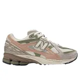 Championes New Balance modelo M1906Ne, color beige, verde y rosa.