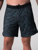 Short de lycra negro con estampado de letras en azul y gris.