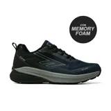 Championes deportivos Hi-Tec modelo Bruce, color azul marino con detalles en negro y gris. Presentan una construcción resistente al agua con tecnología Memory Foam en la plantilla y suela con amortiguación.