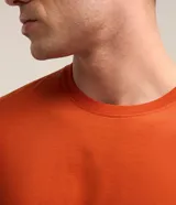 Remera basica masculina Marfinno de corte comfort, confeccionada en algodon peruano de color azul marino, con cuello redondo y mangas cortas de diseño liso.