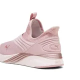 Championes Puma Softride Sophia 2 Slip-On, color rosa, sin cordones, con capellada de malla y suela blanca.