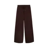 Pantalón de jogging Puma de corte wide leg, color marrón oscuro, con cintura elástica ajustable mediante cordón y el logo de la marca bordado en el lateral.
