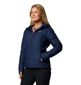 Campera acolchada de mujer color azul marino, con capucha forrada en polar, cierre frontal completo, bolsillos laterales con cierre y puños con orificio para el pulgar.